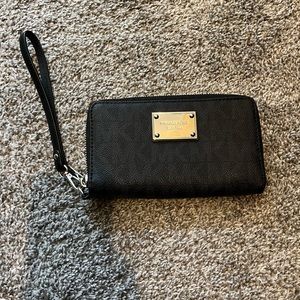 Michael Kors Wristlet Wallet